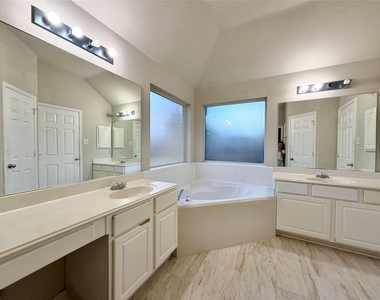 6827 Autumn Thistle Drive - Photo Thumbnail 15