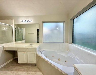 6827 Autumn Thistle Drive - Photo Thumbnail 16
