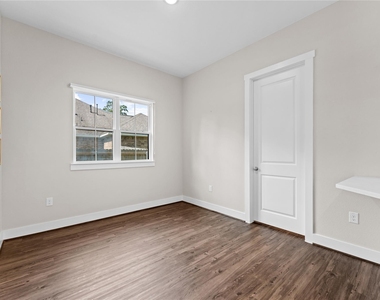 2650 Fountain View Street - Photo Thumbnail 13
