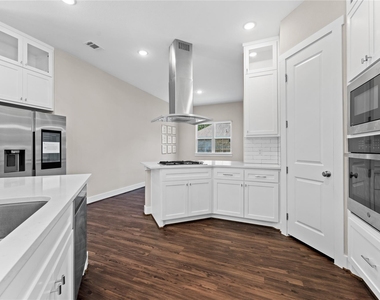 2650 Fountain View Street - Photo Thumbnail 12