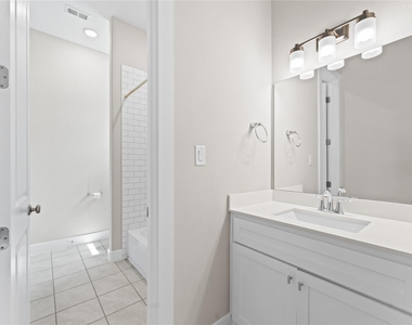 2650 Fountain View Street - Photo Thumbnail 22