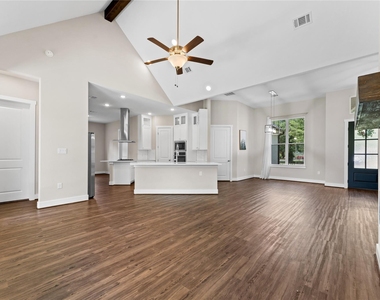 2650 Fountain View Street - Photo Thumbnail 3