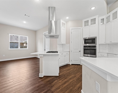 2650 Fountain View Street - Photo Thumbnail 9