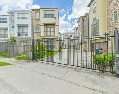 11115 Olympia Drive - Photo Thumbnail 2