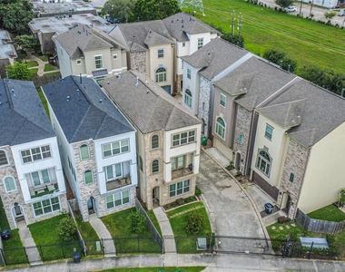 11115 Olympia Drive - Photo Thumbnail 3