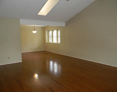 2754 Quarry Hill Road - Photo Thumbnail 4