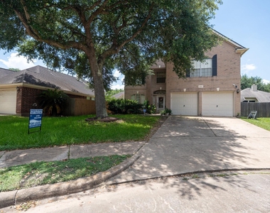 210 Windrift Court - Photo Thumbnail 2