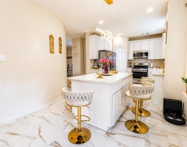 210 Windrift Court - Photo Thumbnail 14