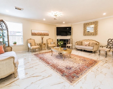 210 Windrift Court - Photo Thumbnail 9