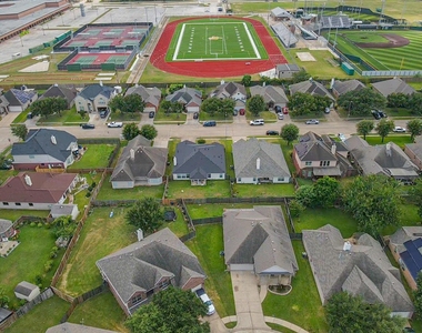 21011 Narrow Gate Drive - Photo Thumbnail 5