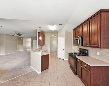 21011 Narrow Gate Drive - Photo Thumbnail 11