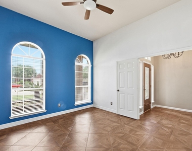 21011 Narrow Gate Drive - Photo Thumbnail 6