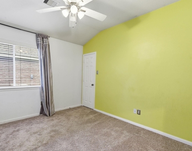 21011 Narrow Gate Drive - Photo Thumbnail 19