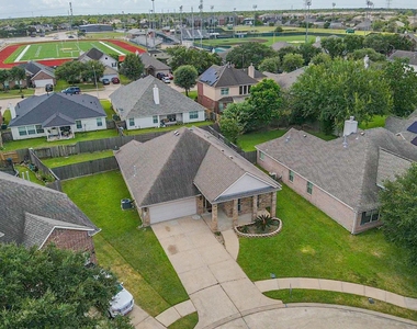 21011 Narrow Gate Drive - Photo Thumbnail 3