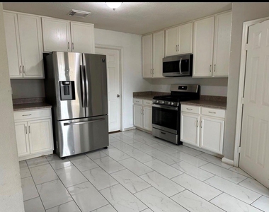 17002 Westminster Village Court - Photo Thumbnail 4
