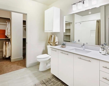 2727 Travis Street - Photo Thumbnail 13