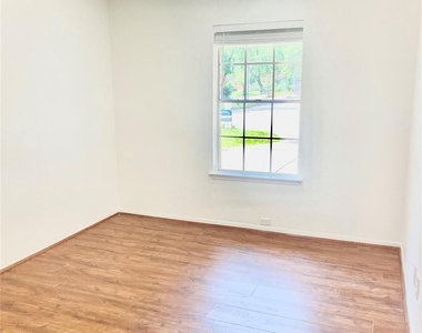3126 Village Woods Drive - Photo Thumbnail 14