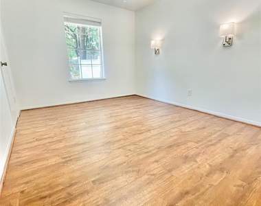 3126 Village Woods Drive - Photo Thumbnail 15