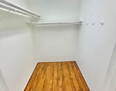 3126 Village Woods Drive - Photo Thumbnail 10