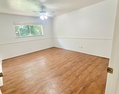 3126 Village Woods Drive - Photo Thumbnail 9