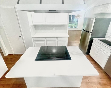 3126 Village Woods Drive - Photo Thumbnail 7