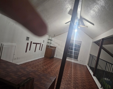 4011 Ne Alshire Drive - Photo Thumbnail 31