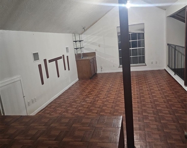 4011 Ne Alshire Drive - Photo Thumbnail 9