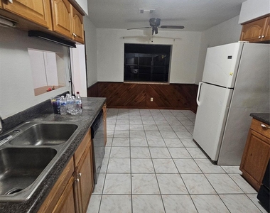 4011 Ne Alshire Drive - Photo Thumbnail 10