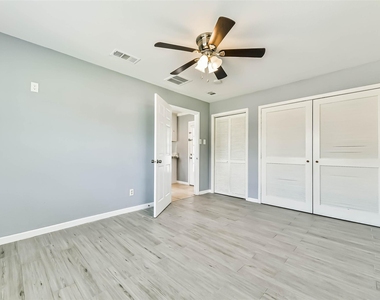 938 Vivian Avenue - Photo Thumbnail 13