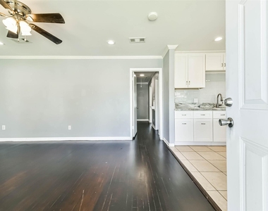 938 Vivian Avenue - Photo Thumbnail 4