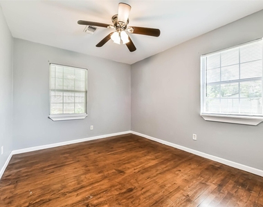 938 Vivian Avenue - Photo Thumbnail 16
