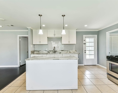 938 Vivian Avenue - Photo Thumbnail 10
