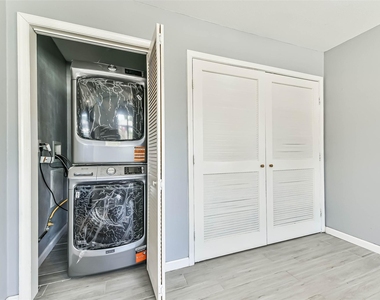 938 Vivian Avenue - Photo Thumbnail 22