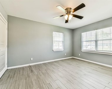 938 Vivian Avenue - Photo Thumbnail 12