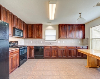 15326 Mission Oak Drive - Photo Thumbnail 5