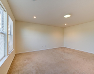 15326 Mission Oak Drive - Photo Thumbnail 16