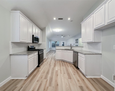 27 Auburn Path Drive - Photo Thumbnail 12