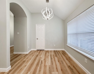 27 Auburn Path Drive - Photo Thumbnail 11