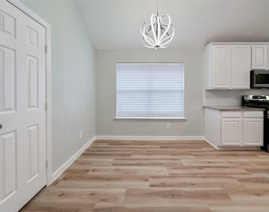 27 Auburn Path Drive - Photo Thumbnail 10