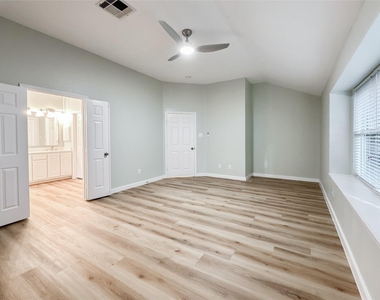 27 Auburn Path Drive - Photo Thumbnail 26