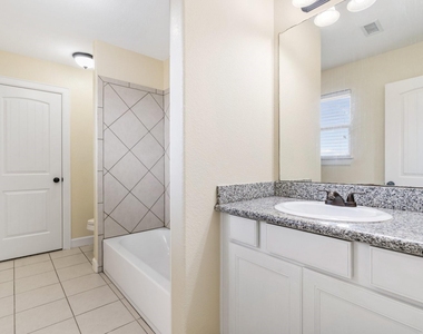 328 Country Crossing Circle - Photo Thumbnail 23