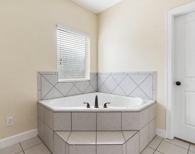 328 Country Crossing Circle - Photo Thumbnail 16