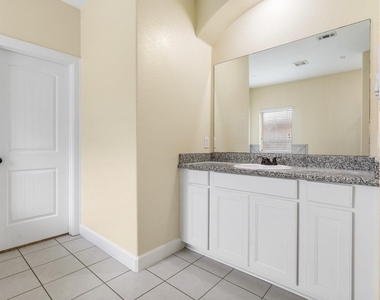 328 Country Crossing Circle - Photo Thumbnail 15
