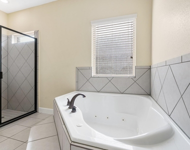 328 Country Crossing Circle - Photo Thumbnail 17
