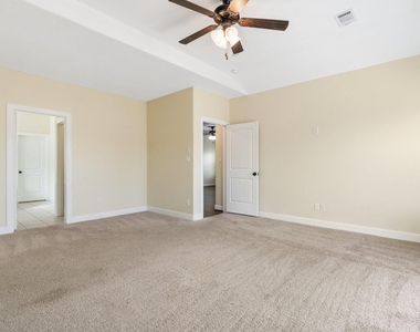 328 Country Crossing Circle - Photo Thumbnail 13