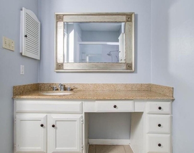 11711 Memorial Drive - Photo Thumbnail 7