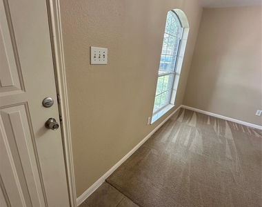 11750 Pinemeade Lane - Photo Thumbnail 2
