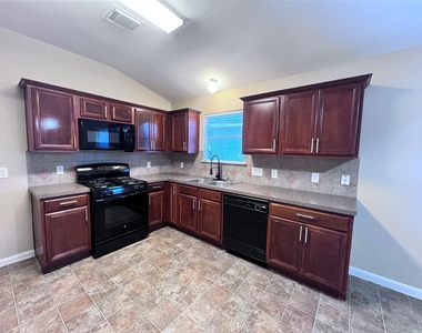 11750 Pinemeade Lane - Photo Thumbnail 9