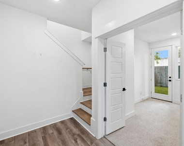 1404 Mansfield Street - Photo Thumbnail 17