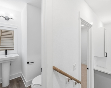1404 Mansfield Street - Photo Thumbnail 8